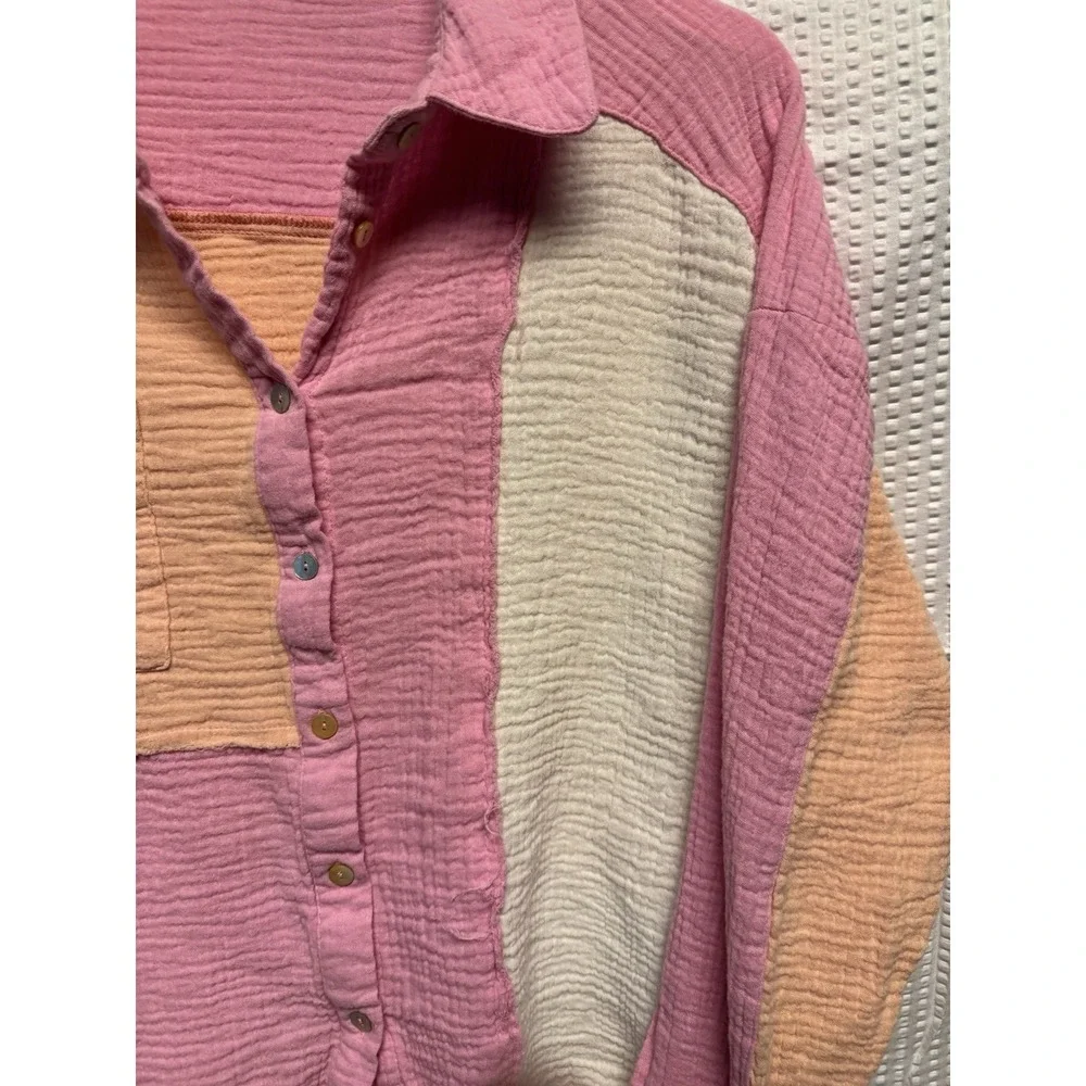 New In‎ Women's SZ S Pink Orange White Gauzy Colorblock Botton Up Raw Hem Rayon